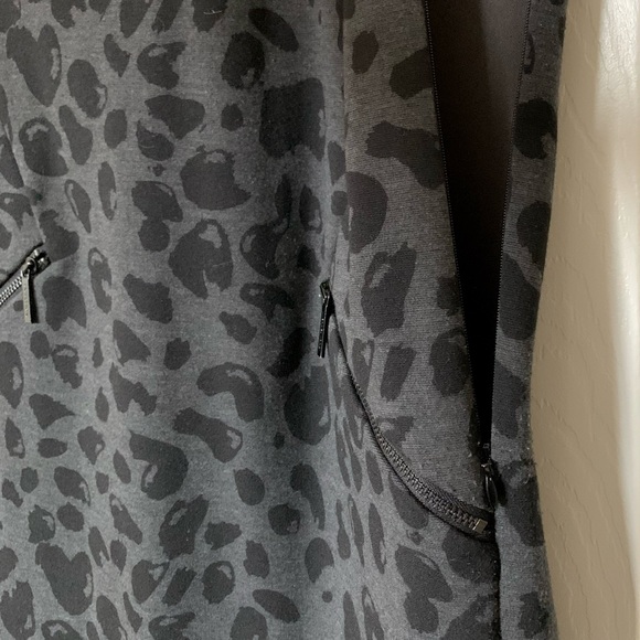 Michael Kors Sleeveless Printed Shift Dress with Pockets - Picture 5 of 7